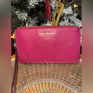 💗 Michael Kors Double Zip Wallet / Wristlet – Very Gently Used 💗